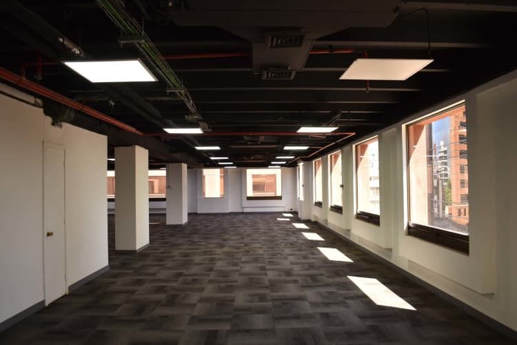 Espaciosa oficina a pasos de Metro Escuela Militar.