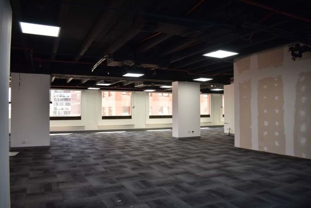 Espaciosa oficina a pasos de Metro Escuela Militar.