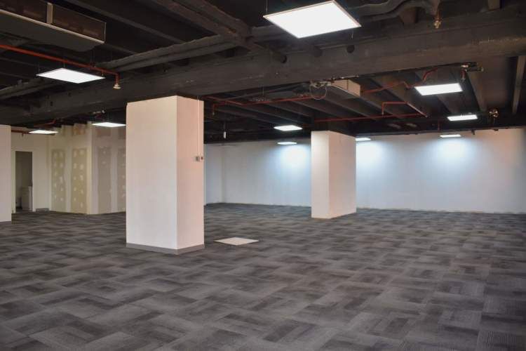 Espaciosa oficina a pasos de Metro Escuela Militar.