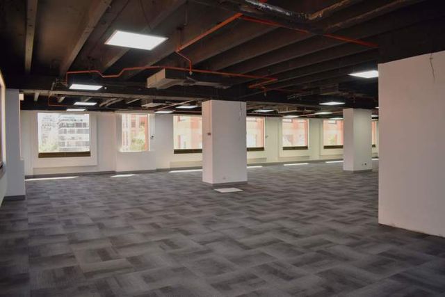 Espaciosa oficina a pasos de Metro Escuela Militar.