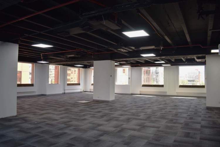 Espaciosa oficina a pasos de Metro Escuela Militar.