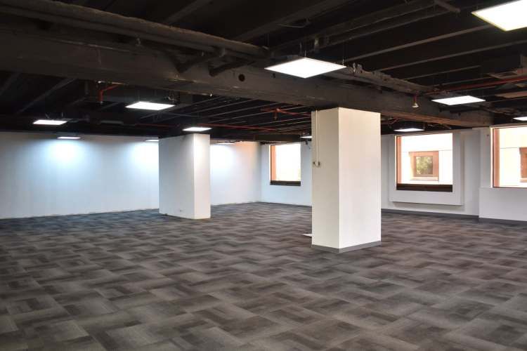 Espaciosa oficina a pasos de Metro Escuela Militar.