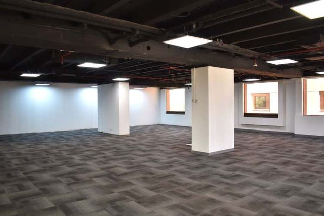 Espaciosa oficina a pasos de Metro Escuela Militar.