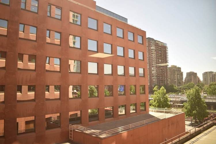 Espaciosa oficina a pasos de Metro Escuela Militar.