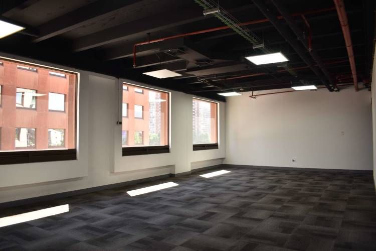 Espaciosa oficina a pasos de Metro Escuela Militar.