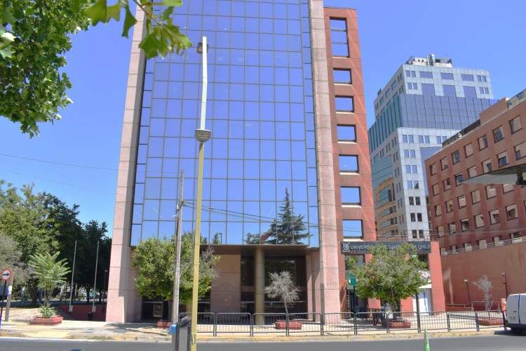 Espaciosa oficina a pasos de Metro Escuela Militar.