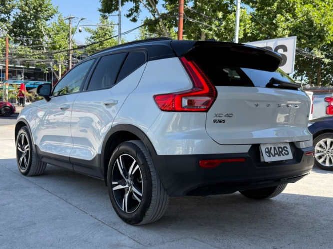 VOLVO XC40  2021