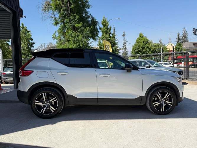 VOLVO XC40  2021
