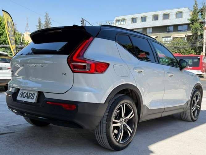 VOLVO XC40  2021