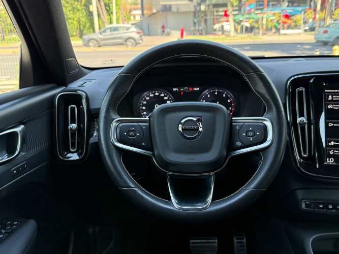 VOLVO XC40  2021