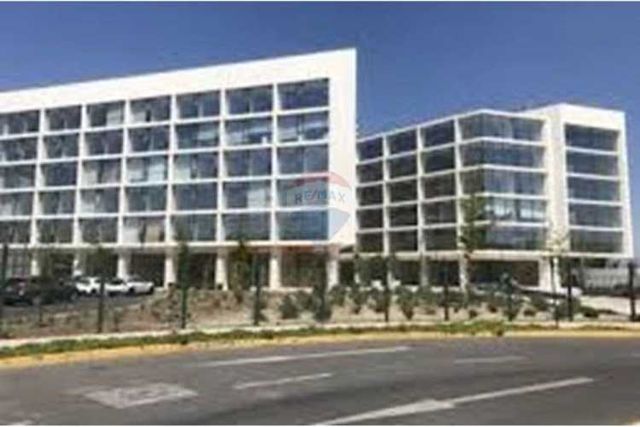 Oficina en chicureo: zona comercial estratégica