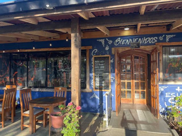 Derecho a llave de cafetería- fuente de soda en plaza de Chiguayante