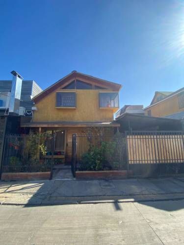 AMPLIA CASA DE 4 DORMITORIOS Y 2BAÑOS (133899)