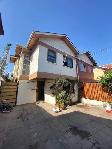 SE VENDE AMPLIA PROPIEDAD3D 2B MAIPU (133900)