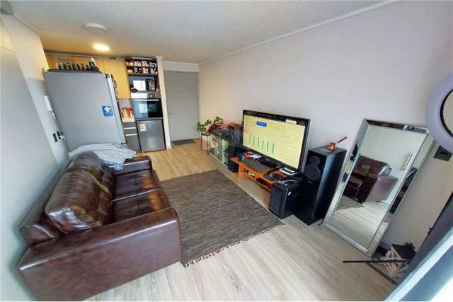 Como nuevo, estacionamiento y bodega