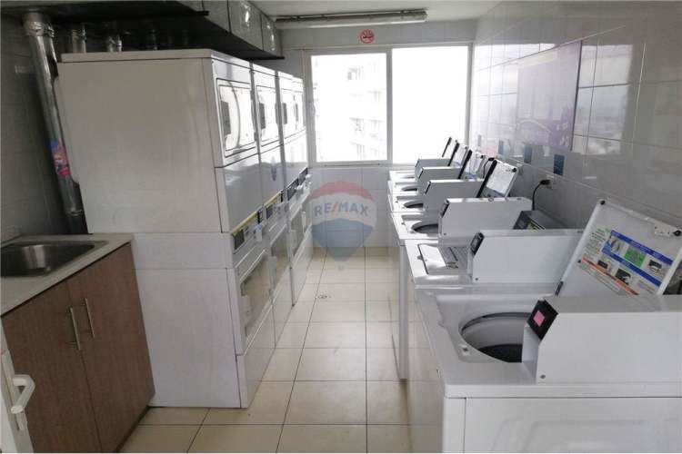 Estilo mariposa con estac. y bod. – m. las rejas