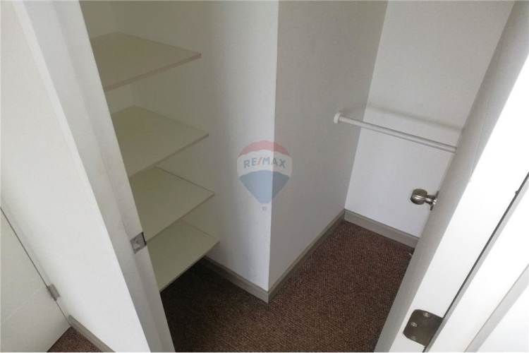 Estilo mariposa con estac. y bod. – m. las rejas