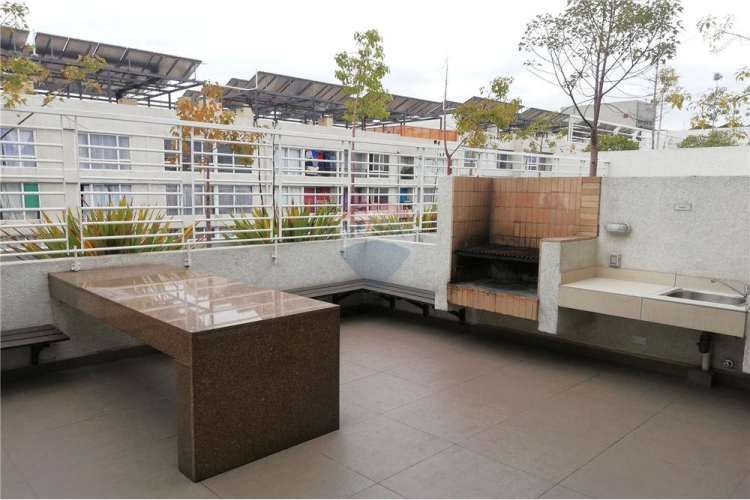 Estilo mariposa con estac. y bod. – m. las rejas