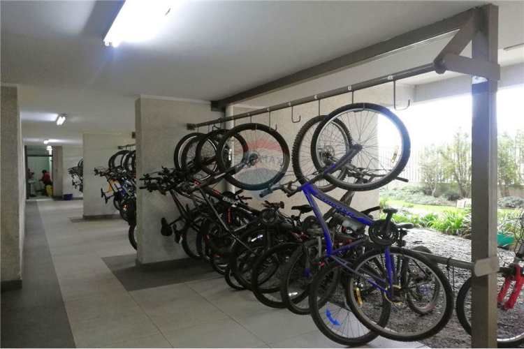 Estilo mariposa con estac. y bod. – m. las rejas