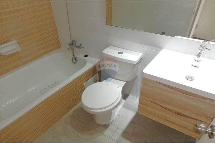 Estilo mariposa con estac. y bod. – m. las rejas