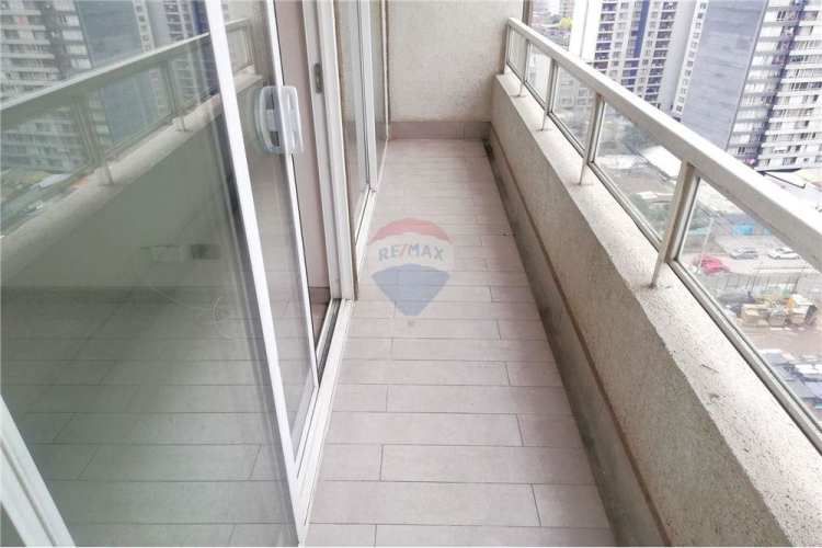 Estilo mariposa con estac. y bod. – m. las rejas