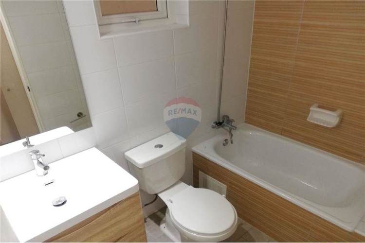 Estilo mariposa con estac. y bod. – m. las rejas