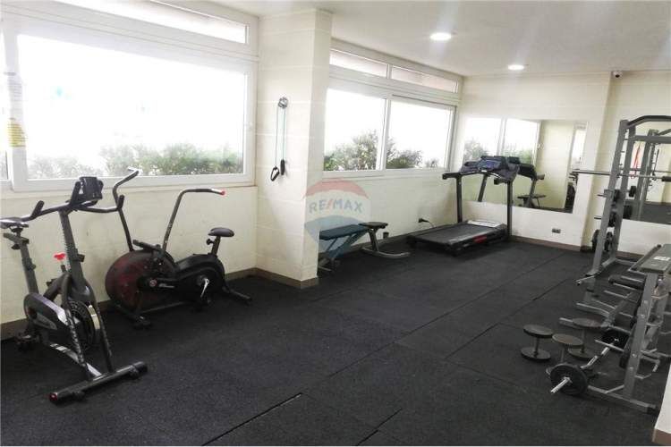 Estilo mariposa con estac. y bod. – m. las rejas