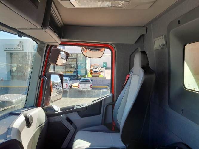 K480  8x4   tolva de 20mt3