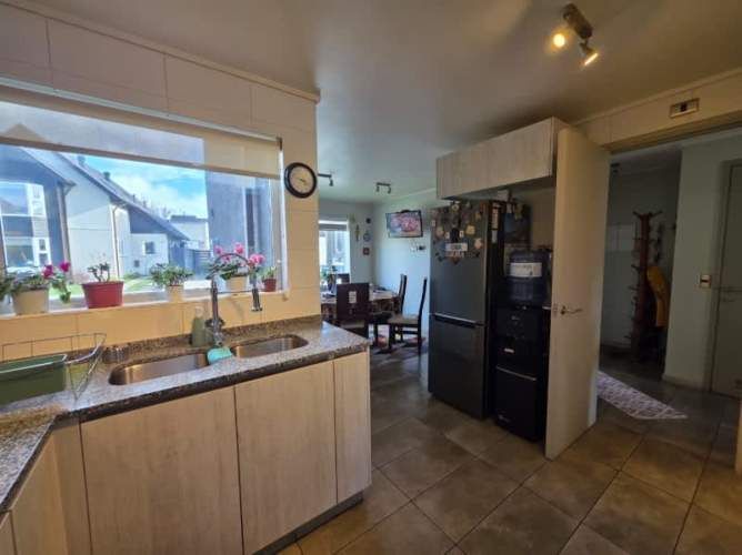 HERMOSA CASA FAMILIAR EN CONDOMINIO TOROBAYO, VALDIVIA