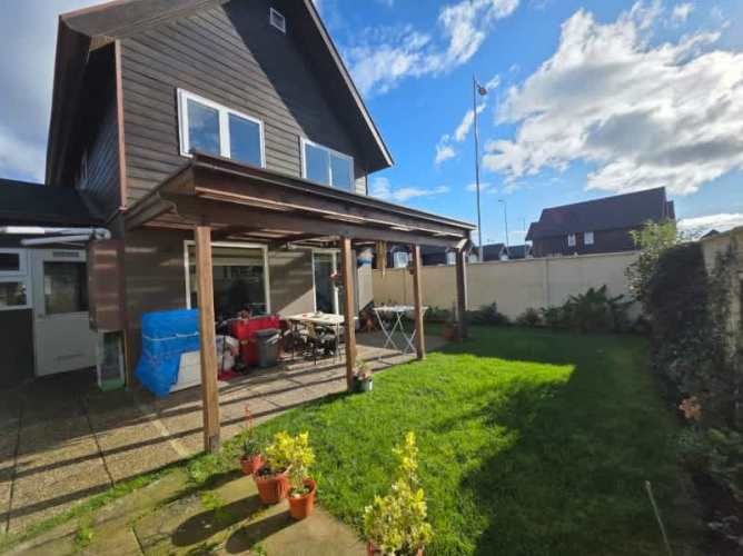 HERMOSA CASA FAMILIAR EN CONDOMINIO TOROBAYO, VALDIVIA