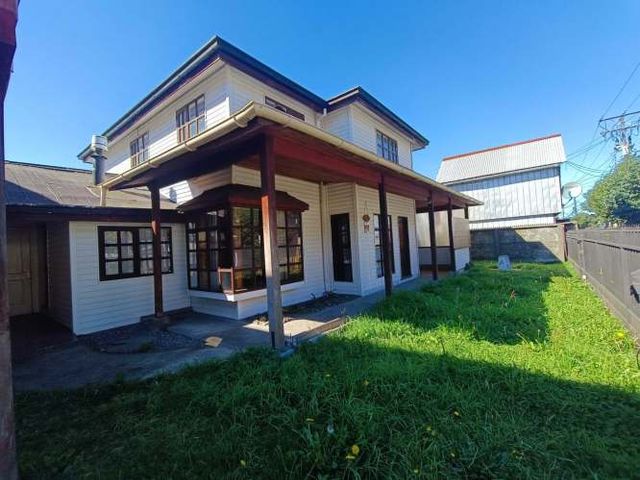 Venta casa avenida Colón Puerto Varas (133994)