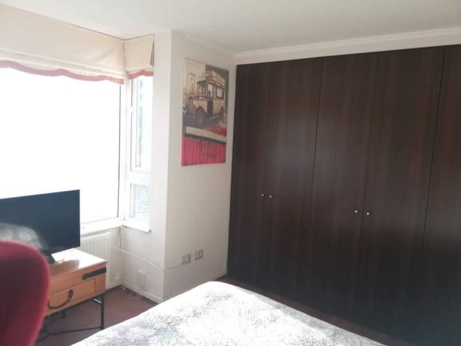 Depto amoblado con estacionamiento cercano a Clíni