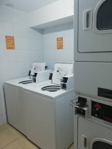 Depto amoblado con estacionamiento cercano a Clíni