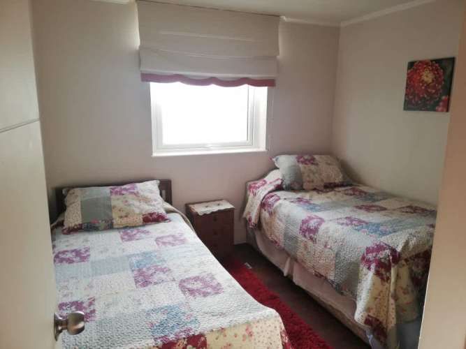 Depto amoblado con estacionamiento cercano a Clíni