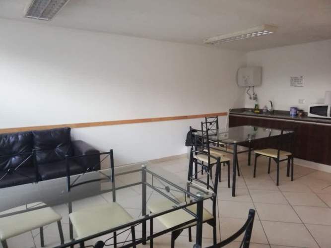 Depto amoblado con estacionamiento cercano a Clíni