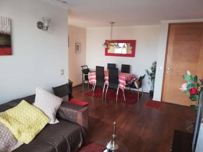 Depto amoblado con estacionamiento cercano a Clíni