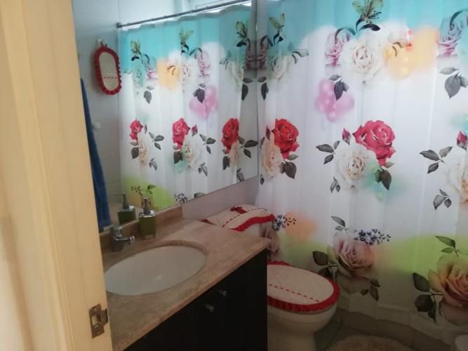 Depto amoblado con estacionamiento cercano a Clíni