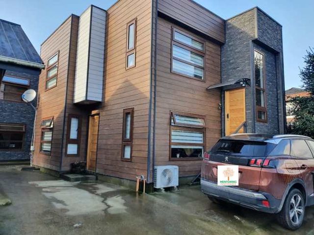 Impecable departamento amoblado frente plaza Khramer