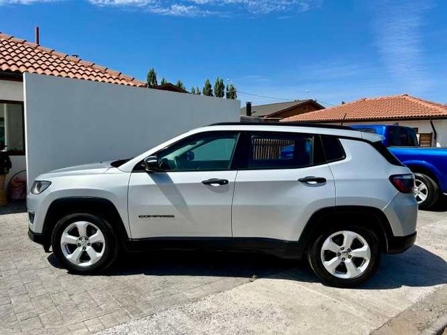 Jeep Compass Sport 2.4 2018  – 4x2 Mecánico 6 Velocidades