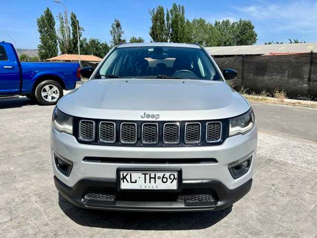 Jeep Compass Sport 2.4 2018  – 4x2 Mecánico 6 Velocidades