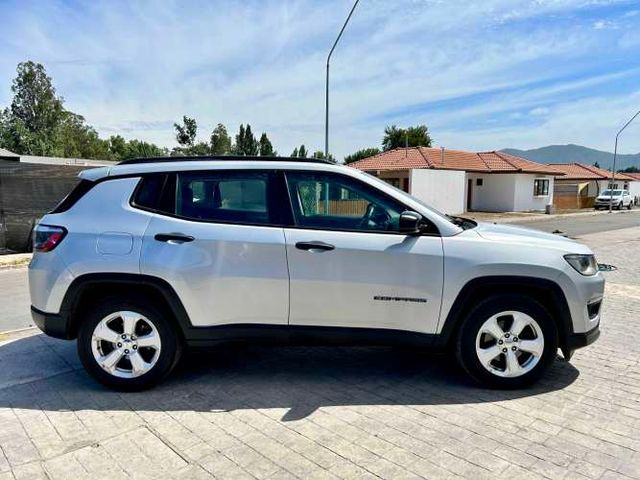 Jeep Compass Sport 2.4 2018  – 4x2 Mecánico 6 Velocidades