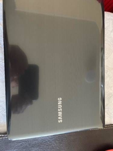 Vendo noteboock marca Samsung en excelente estado.