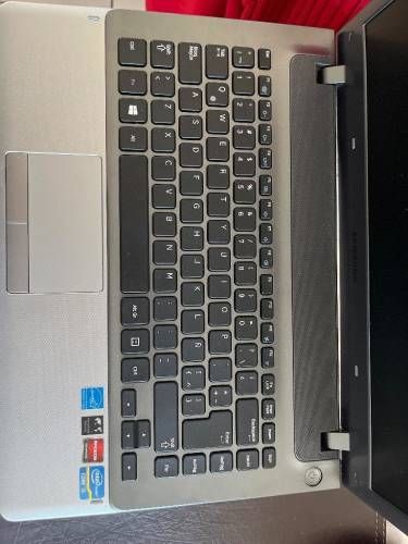 Vendo noteboock marca Samsung en excelente estado.