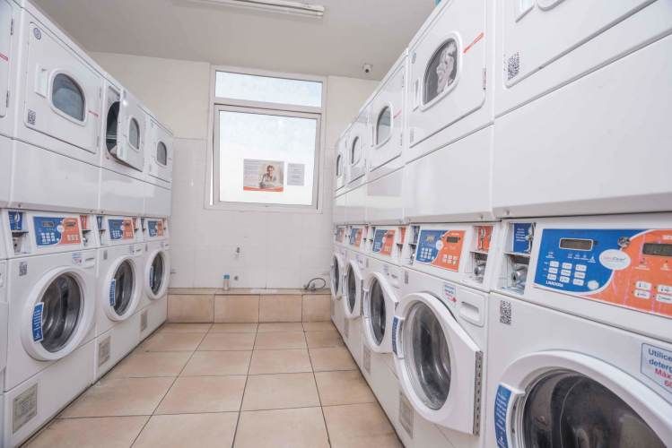 General Gana 1063 [369-1]