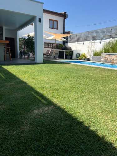 Fantástica Casa En Venta Con Dpto Interior