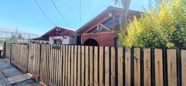 Venta de casa de 3 dormitorios en Los Andes, Villa La Gloria, 92 M$.