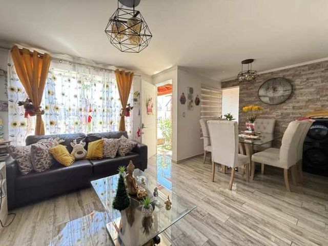 Se Vende Hermosa Casa de 2 pisos piscina Valles de Peñaflor