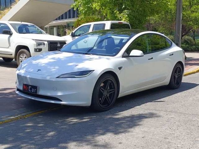 TESLA MODEL 3 2025