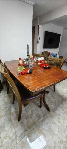 Comedor de mesa extensible con 4 sillas