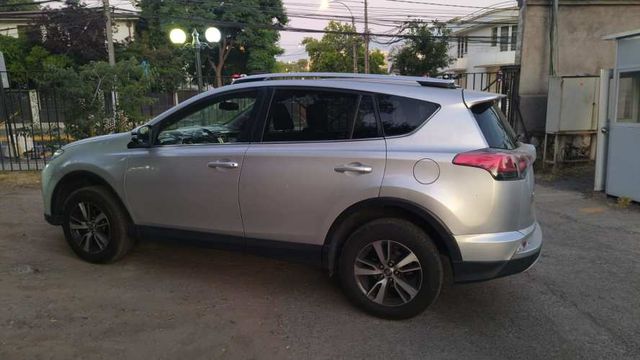 VENDO: TOYOTA RAV 4 WD